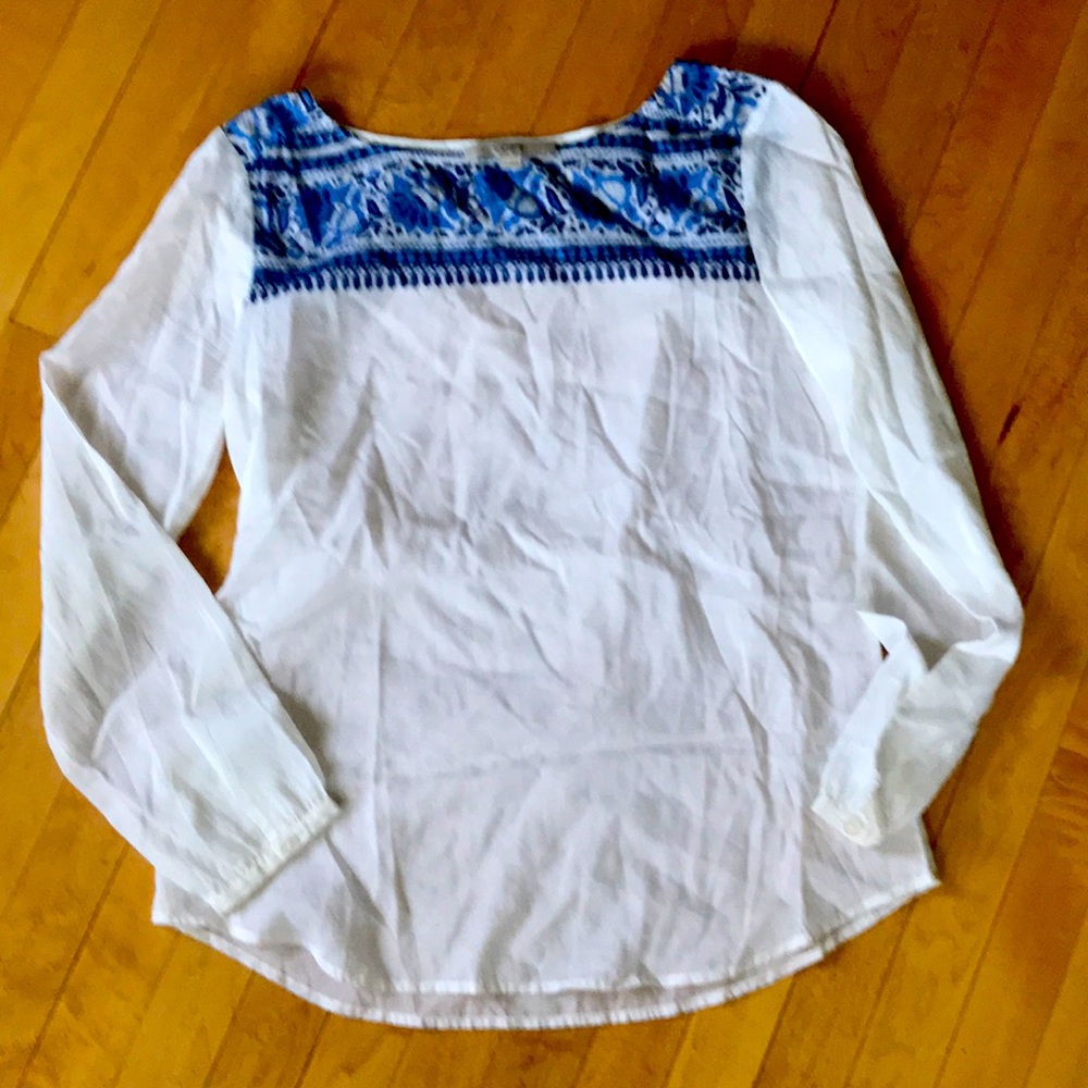Women’s Loft light weight Top size medium